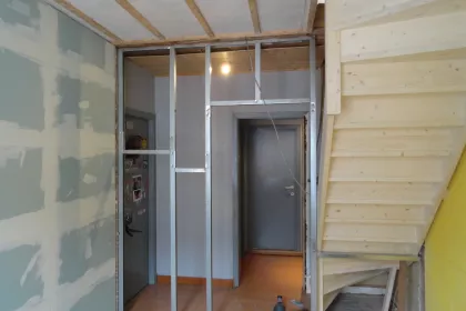 Bigger view of Nieuwe muur met galva gyproc profielen.