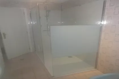 Bigger view of Douche met zij-instap.